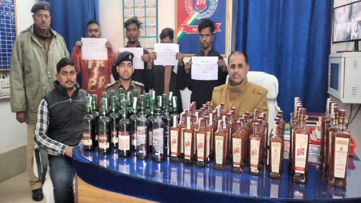 jharkhandbihar liquor smuggling four smugglers arrested with alcohol on dhanbadpatna ganga damodar express at gomoh
